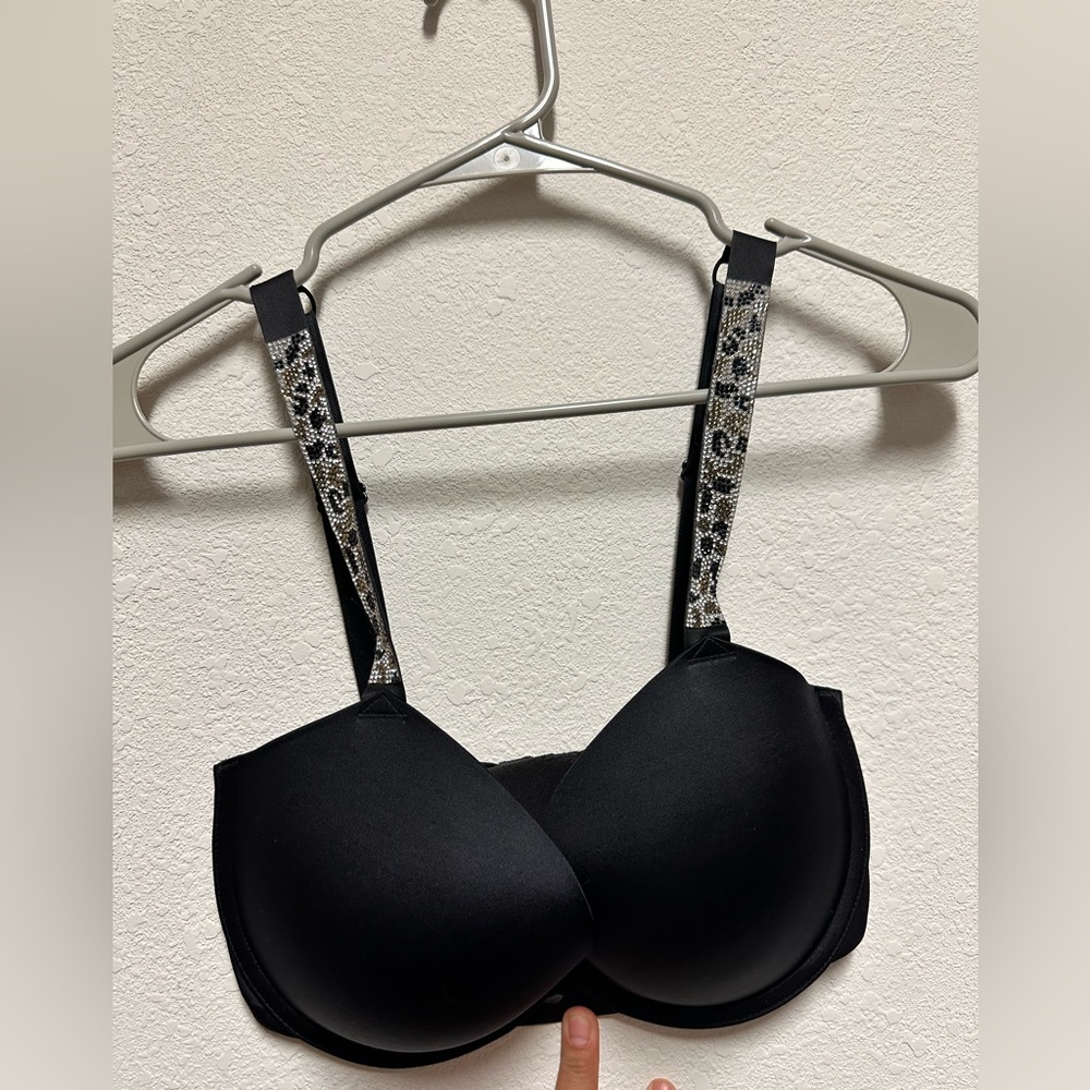 Victoria Secret Bra - Black - Very Sexy Push up 32DDD -Soft Molded cups‎